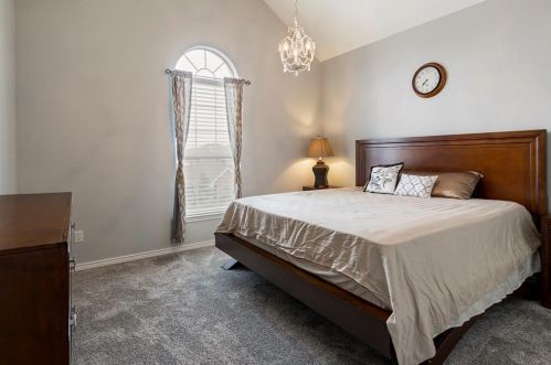 1802 Dew Vly Dr, Carrollton TX 75010-2008 exterior