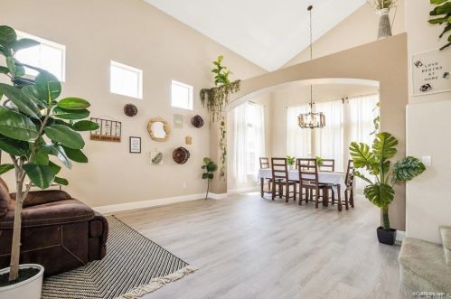 13659 Summer Glen Vis, El Cajon, CA 92021-1993