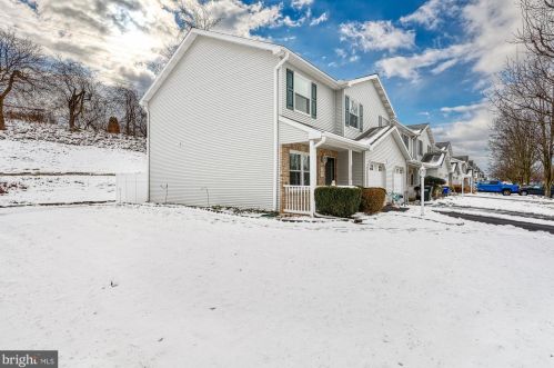 2830 Robin Rd, York, PA 17404-5711