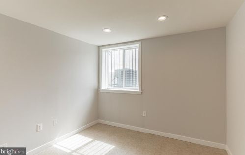 2033 4 St, Philadelphia PA 19122-1509 exterior