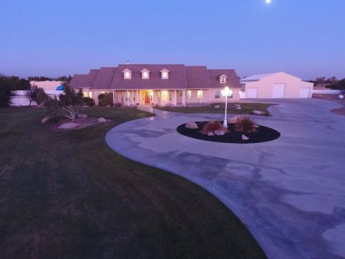 8070 Morab Ave, Clovis, CA 93619-8248