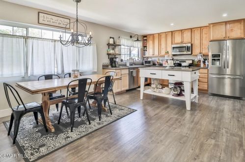 3125 Jacinto Ave, Simi Valley, CA 93063-1819
