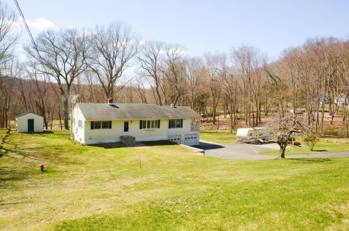 4 Evergreen Rd, Sandy Hook, CT 06482-1003