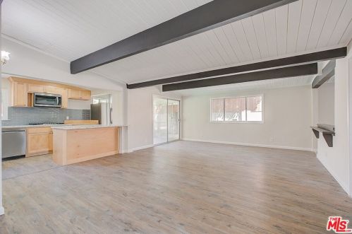 7831 Peachtree Ave, Van Nuys CA  91402-6513 exterior