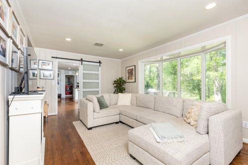 2664 Margaret Mitchell Dr, Atlanta GA  30327-1844 exterior