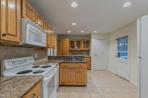 2870 Handy Dr, Atlanta GA  30318-7237 exterior