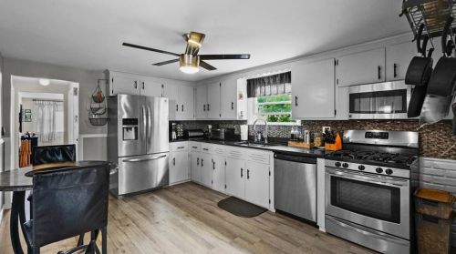 97 Victor Ave, Providence, RI 02919-4015