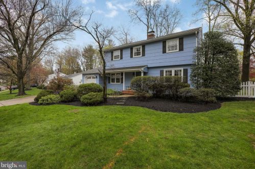 2 Pin Oak Dr, Trenton, NJ 08648-3134