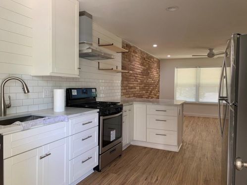 1911 Fairlawn Ln, Austin, TX 78704-3621