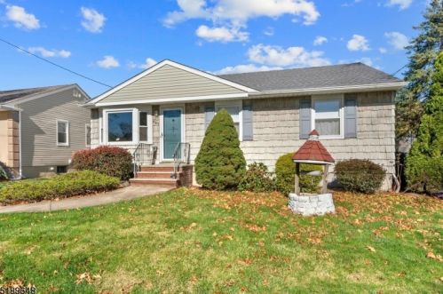 693 Hemlock St, Rahway, NJ 07065-2301