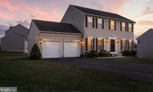94 Cedarlyn Dr, York, PA 17408-7801