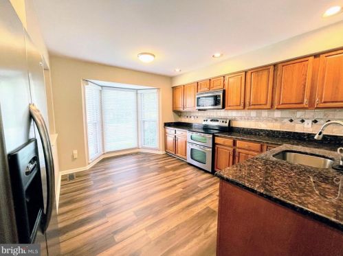 11812 Great Owl Cir, Herndon VA  20194-1183 exterior