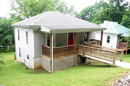41 Olive St, Staunton, VA 24401-3045