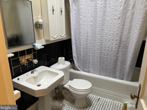 429 Allens Ln, Philadelphia PA  19119-1104 exterior