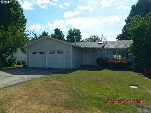 907 Oregon Way, Woodburn OR  97071-3009 exterior