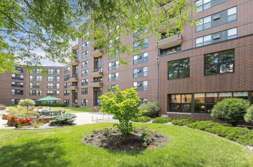 7600 Golden Valley Rd, Minneapolis MN  55427-4575 exterior