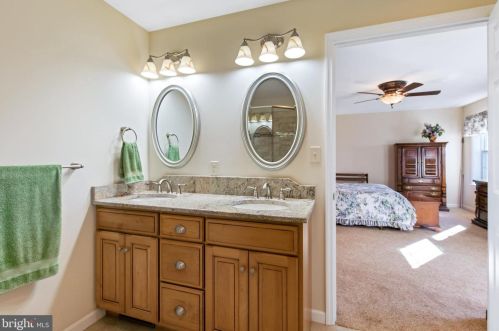 2360 Vw Dr, Lancaster PA  17602-1016 exterior