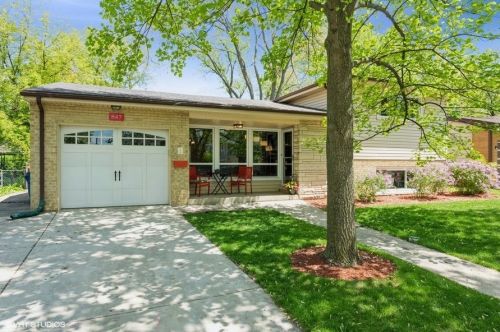 847 Cedar Ave, Elmhurst, IL 60126-4640