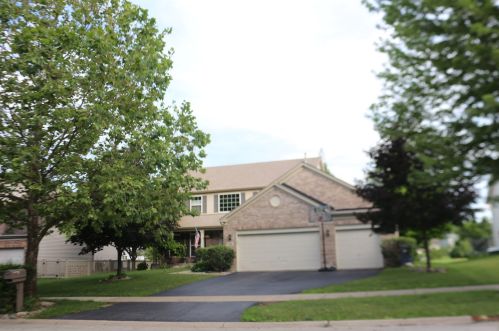 108 Northfield Dr, Minooka, IL 60447-8273