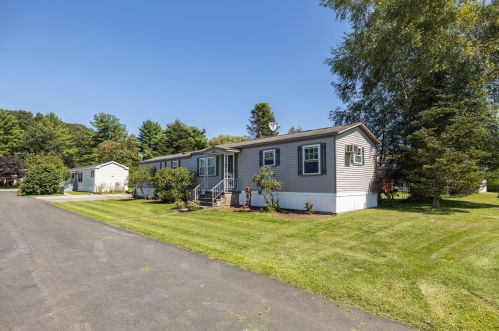 8 Dale St, Poland, ME 04274-5628