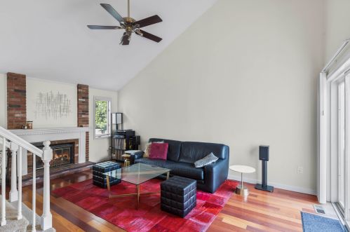 12 Jamaica Ln, Nashua, NH 03063-3434