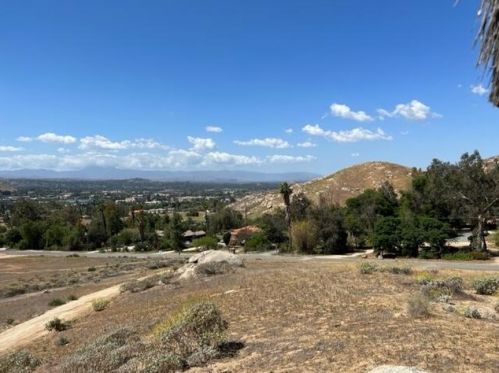 2270 Mt Vernon Ave, Riverside CA  92507-4624 exterior