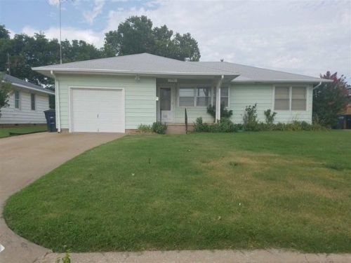 1701 Quincy St, Enid OK  73701-3086 exterior
