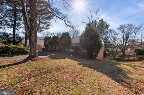 7923 Lewinsville Rd, Mc Lean, VA 22102-2406