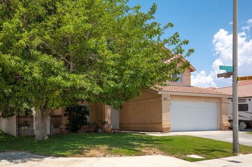 43824 8th St, Lancaster, CA 93535-4196