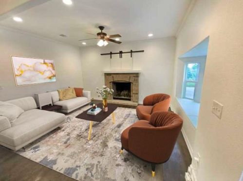 167 Comanche Dr, Hills, TX 78659-4893