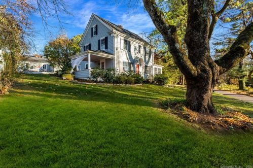 12 Clearview Ave, Norwalk CT  06851-5128 exterior