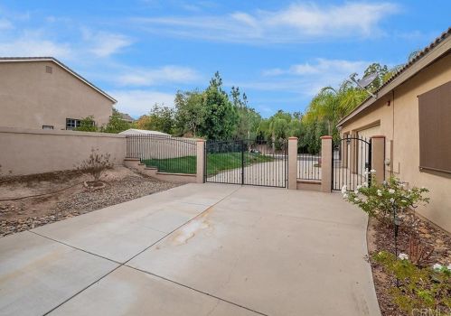 5932 Speyside Rd, Riverside CA  92507-8475 exterior