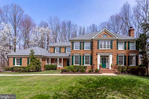 851 Trotting Ct, Great Falls, VA 22066-1336