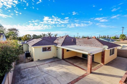 320 Ash St, Anaheim CA  92805-4315 exterior