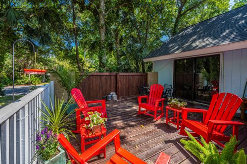 1 Lake Village Ln, Isle Of Palms SC  29451-2713 exterior