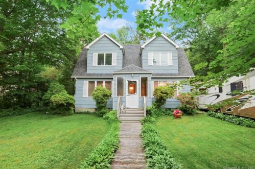 596 Elm St, Upper Stepney, CT 06468-1803