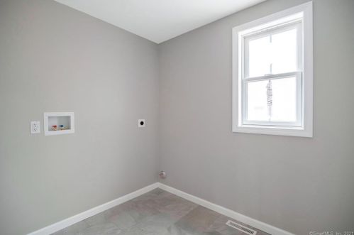 43 Hillside Dr, Ellington CT  06029-2417 exterior