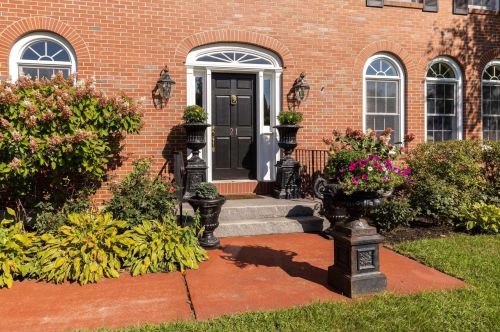 21 Fairway Dr, Dover, NH 03820-5103
