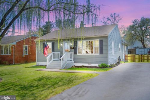 106 Hillcrest Dr, Fredericksburg, VA 22401-4008