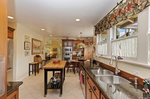 3573 Beechwood Pl, Riverside CA  92506-1214 exterior