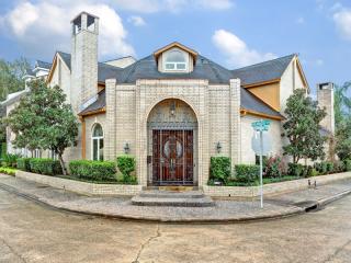 4063 Breakwood Dr, Houston TX  77025-4035 exterior