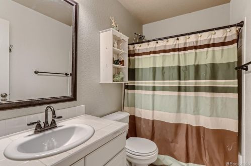 5694 Quemoy Ct, Aurora CO 80018-3133 exterior