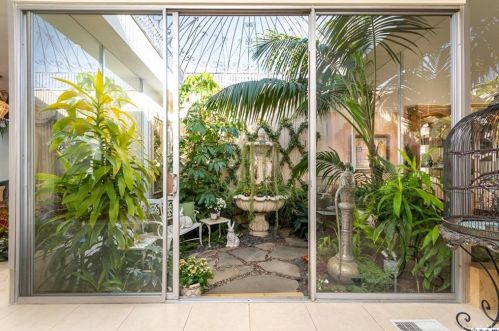 1629 Heather Ridge Dr, Glendale CA  91207-1035 exterior
