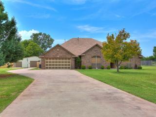 1205 Czech Hall Rd, Mustang, OK 73064-2624