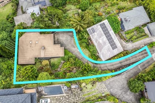 3173 Beaumont Woods Pl, Honolulu, HI 96822-1421