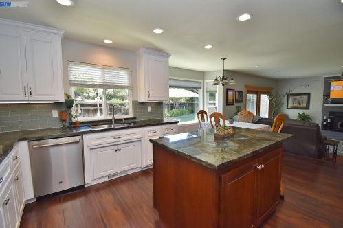 6735 Pearl Pl, Pleasanton, CA 94568-3481