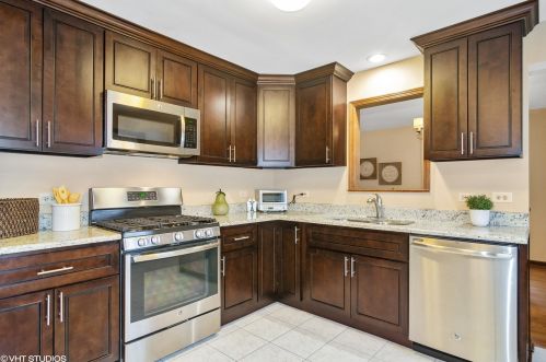 3241 Volz Dr, Arlington Hts, IL 60004-1641