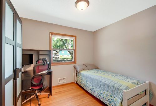 5142 Eastwood Rd, Saint Paul MN  55112-4804 exterior