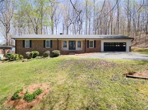 1644 Meadowbrookrd Ext, Asheboro NC  27203-3833 exterior