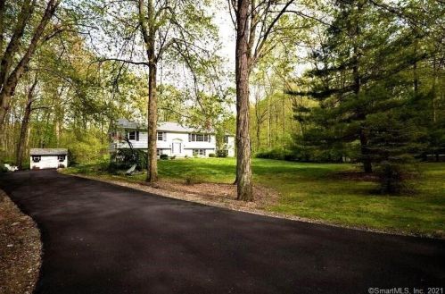 22 Old Wagon Rd, Wilton, CT 06897-2731